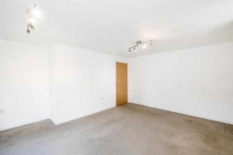 22 Alveston Square, London, E18 1AQ