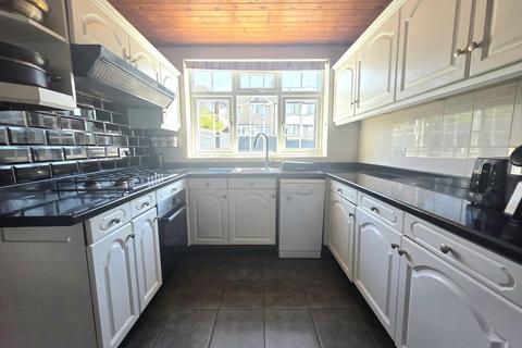 4 bedroom detached house for sale, Bengarth Drive, Harrow