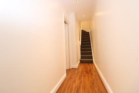 2 bedroom ground floor flat to rent, Villiers Road, London NW2