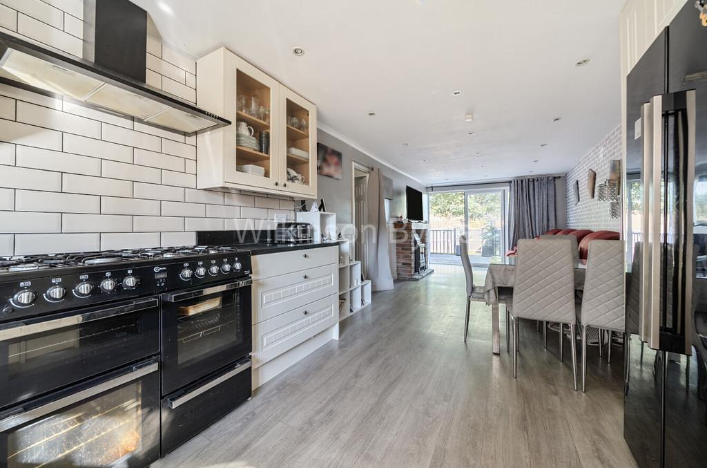 B782f5b5-b104-4406-8341-94d9540d47a7