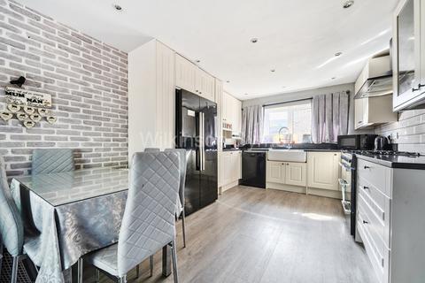 42 Cavell Road, Cheshunt, Waltham Cross, EN7 6JJ