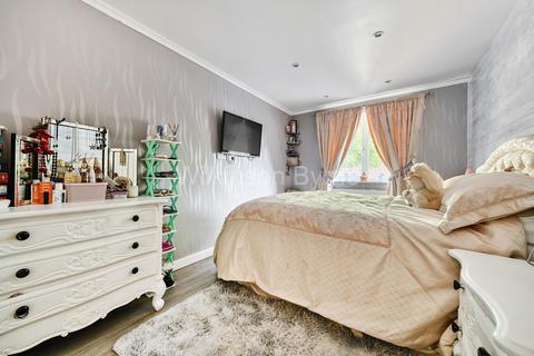42 Cavell Road, Cheshunt, Waltham Cross, EN7 6JJ