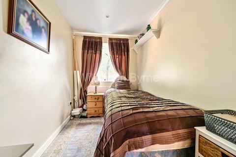 42 Cavell Road, Cheshunt, Waltham Cross, EN7 6JJ