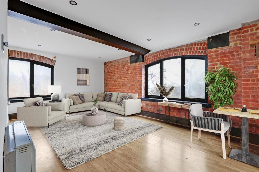 Property 92 AC 05-9f19 JHProp World - 18 SIlverdale H