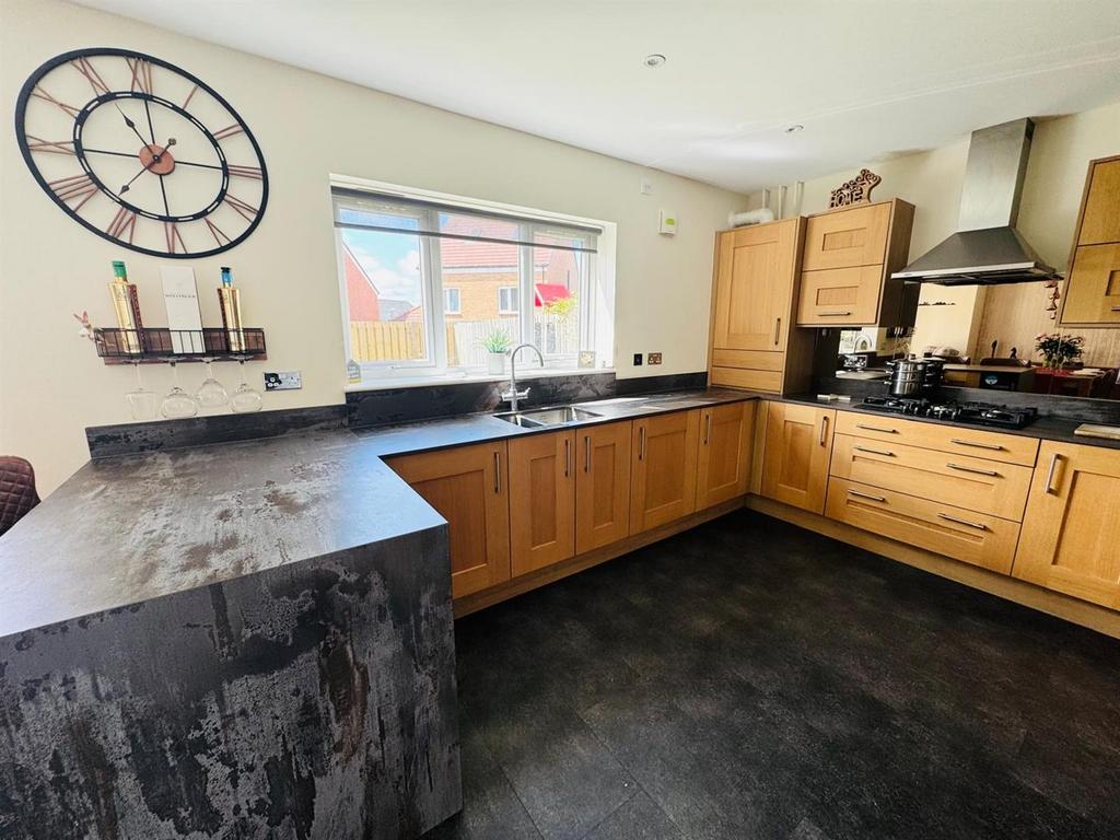 Kitchen Diner Living Area