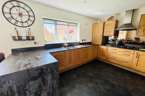 4 bedroom house for sale, Bellflower Close, Houghton Le Spring DH4