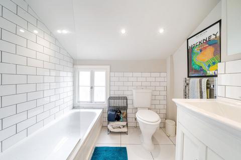 Flat B, 63 Rattray Road, London, SW2 1BB