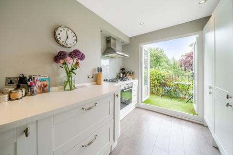 Flat B, 63 Rattray Road, London, SW2 1BB