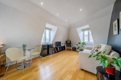 2 bedroom flat for sale, Lampmead Road, London, SE12