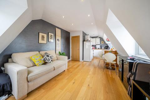 2 bedroom flat for sale, Lampmead Road, London, SE12