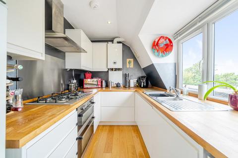 2 bedroom flat for sale, Lampmead Road, London, SE12