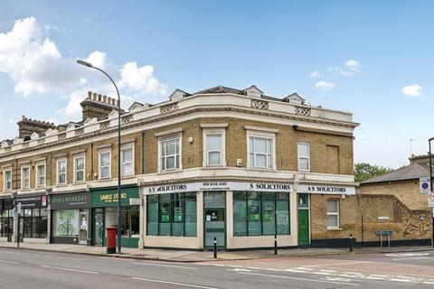2 bedroom flat for sale, Lampmead Road, London, SE12