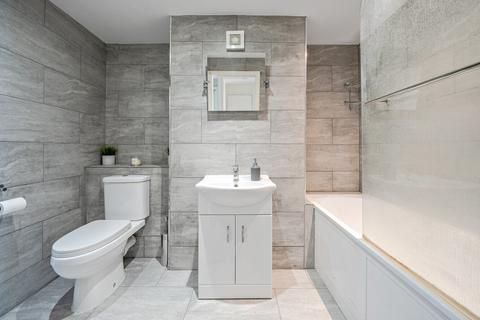 2 bedroom flat for sale, Burnt Ash Hill, London, SE12
