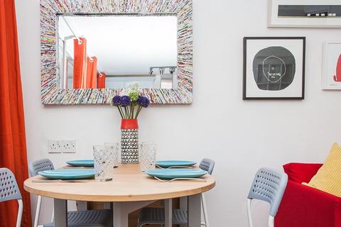 1 bedroom flat for sale, Neville Close, London, SE15