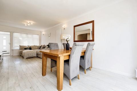 3 bedroom semi-detached house for sale, Langemore Way, Billericay, CM11
