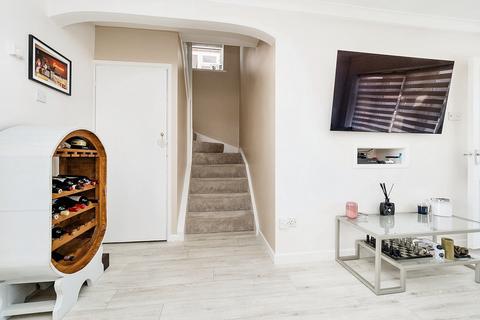 3 bedroom semi-detached house for sale, Langemore Way, Billericay, CM11