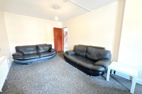 4 bedroom terraced house to rent, Leeds LS2