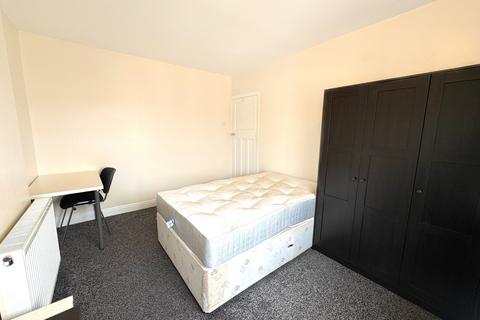 4 bedroom terraced house to rent, Leeds LS2