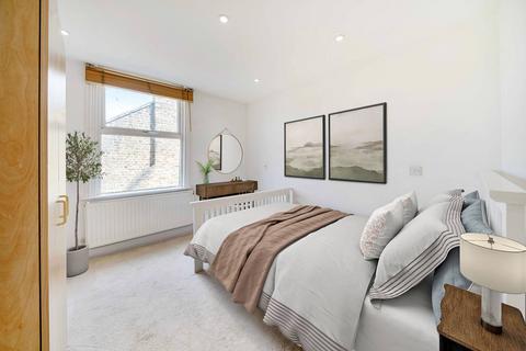 2 bedroom flat for sale, The Chase, Clapham, London, SW4