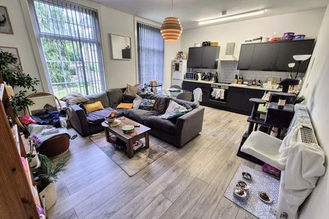 35 Cliff Road, Leeds, LS6 2ET