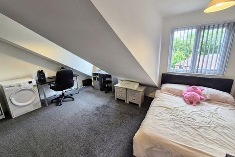 35 Cliff Road, Leeds, LS6 2ET