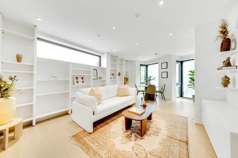Seven Sisters Road, London N7