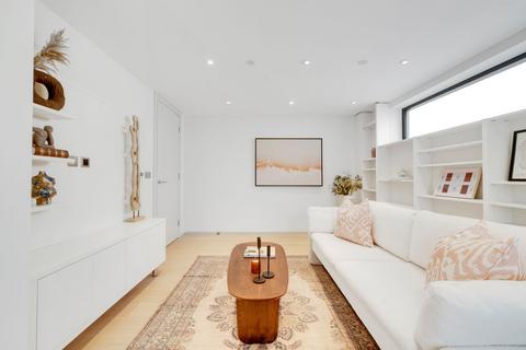 2 bedroom flat for sale, Seven Sisters Road, London N7