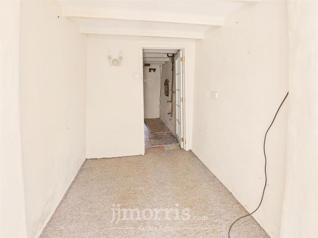 CAM05297 G0-PR0063-STILL003.jpg