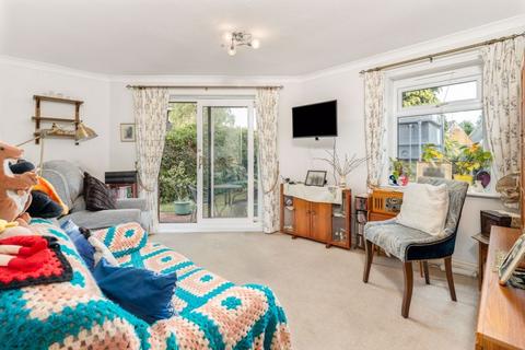2 bedroom retirement property for sale, 2 Guardian Court, Banbury