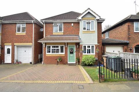 4 bedroom detached house to rent, Pomfret Avenue, Luton, LU2 0JL