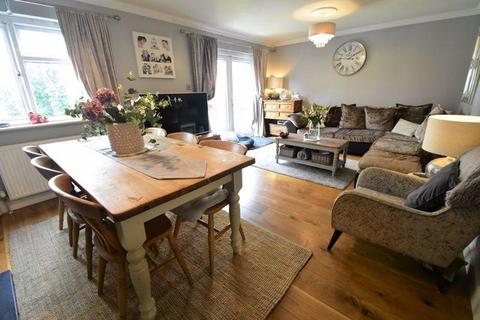 4 bedroom detached house to rent, Pomfret Avenue, Luton, LU2 0JL