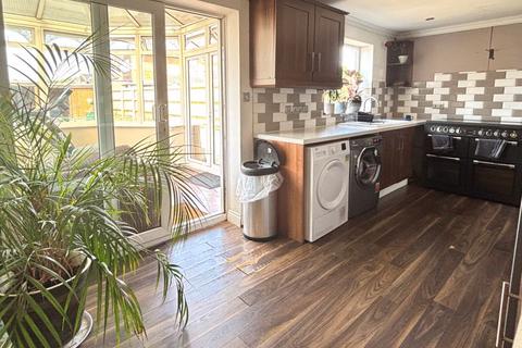 3 bedroom detached house for sale, Willowcroft Close, Saint Leonards Park, Matson, Gloucester