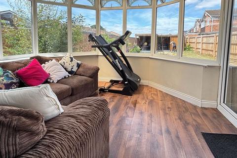 1 Willowcroft Close, Matson, Gloucester, GL4 6NZ