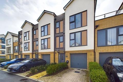 Pyrus Place, Chatham