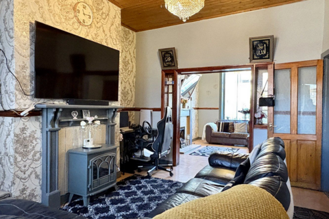 3 bedroom house for sale, Roundthorn Road, Oldham, OL4