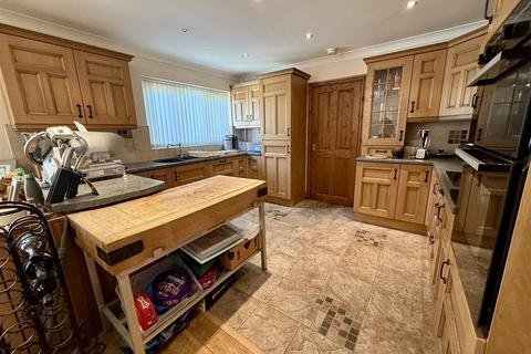4 bedroom detached bungalow for sale, Waungoch, Upper Tumble, Llanelli