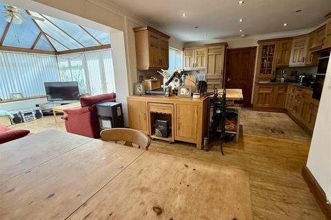 4 bedroom detached bungalow for sale, Waungoch, Upper Tumble, Llanelli