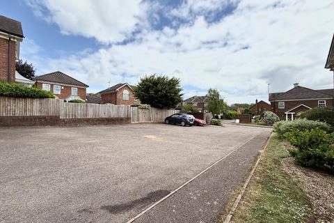 undefined, Skelton Close, Luton, Bedfordshire, LU3 4HE