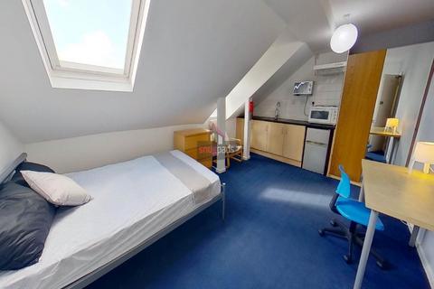 Studio to rent, Barrfield Road, Salford,