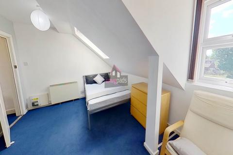 Studio to rent, Barrfield Road, Salford,