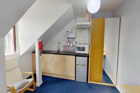 Studio to rent, Barrfield Road, Salford,