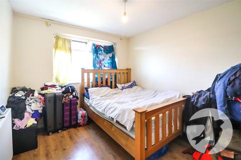 15 Brook Vale, Erith, DA8 1JP
