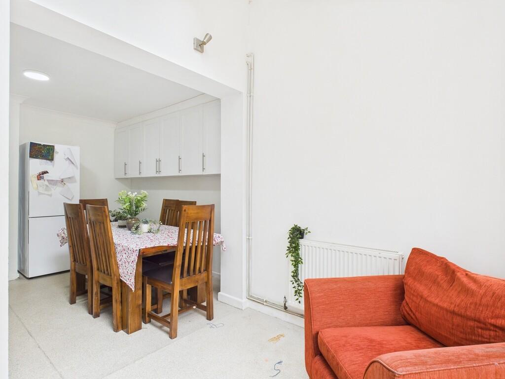 Lounge/Dining