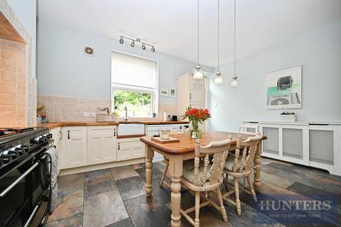 4 bedroom terraced house for sale, Wells Road, Guiseley, Leeds