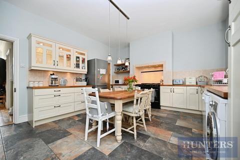 4 bedroom terraced house for sale, Wells Road, Guiseley, Leeds
