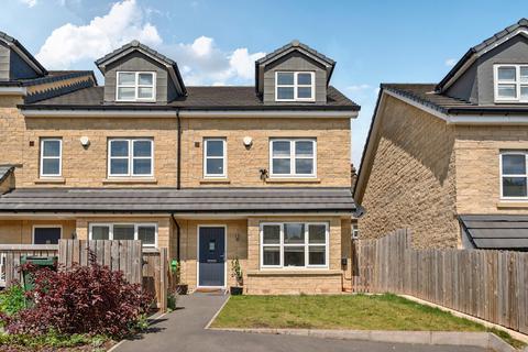6 Hutton Hall Drive, Bradford, BD2 2AP
