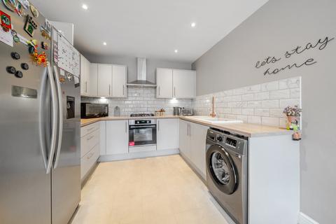 6 Hutton Hall Drive, Bradford, BD2 2AP