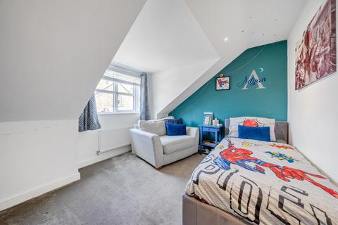 6 Hutton Hall Drive, Bradford, BD2 2AP