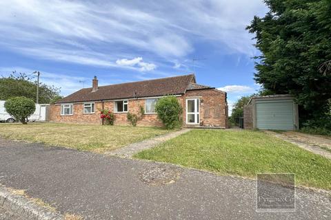 2 bedroom semi-detached bungalow for sale - Swan Close, Holt NR25