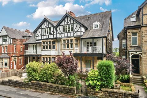 Harlow Moor Drive, Harrogate, HG2